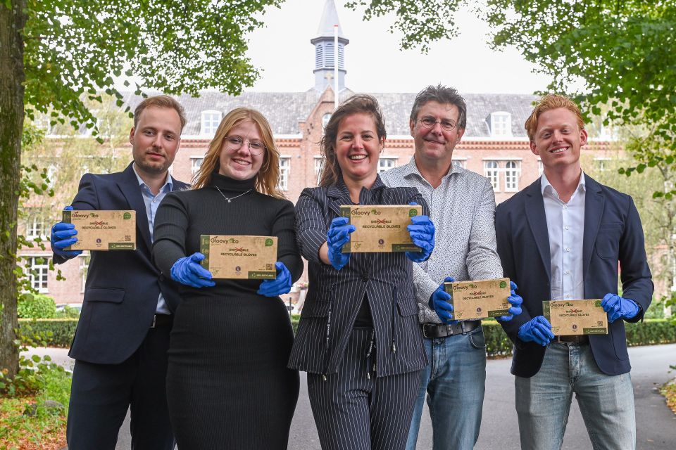 Primeur: Park Zuiderhout eerste (zorg)organisatie in Nederland met duurzame handschoenen